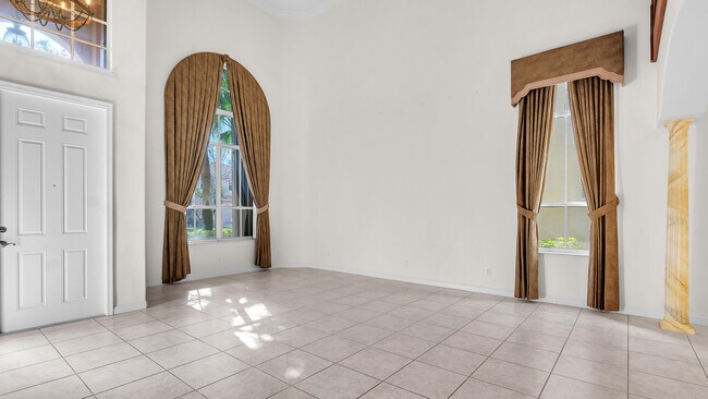 Foto del edificio - 4795 S Classical Blvd