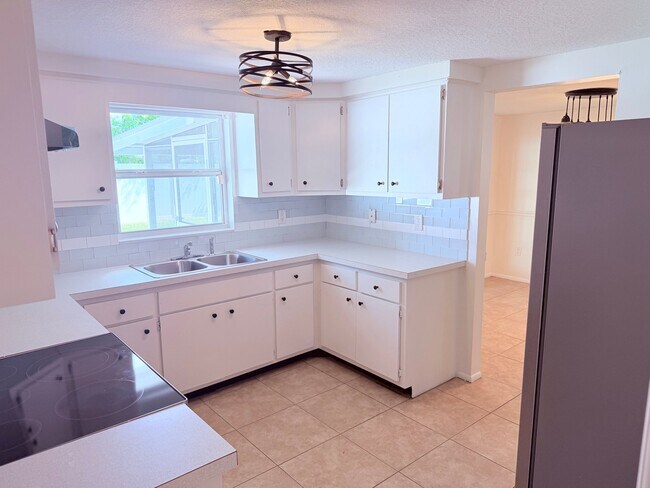 Building Photo - 7437 Daggett Terrace
