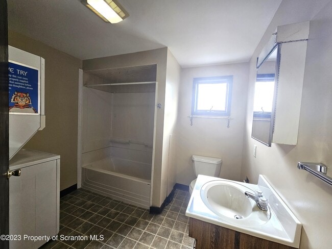 Building Photo - 526 Hughes Ct