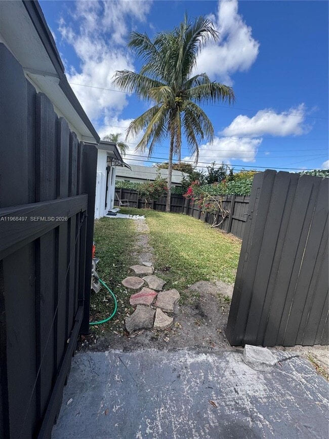 Building Photo - 1710 SW 99th Terrace