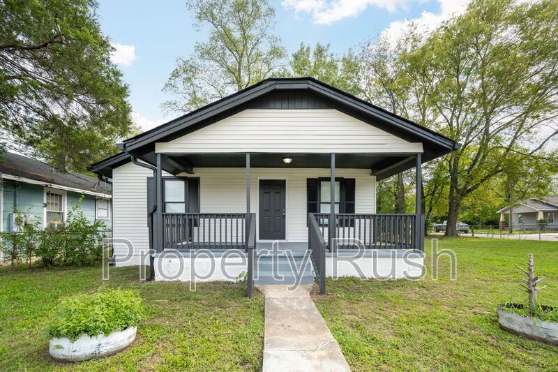 Primary Photo - 3818 Chandler Ave