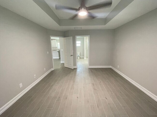 Foto del edificio - COMING SOON - 4/2.5/2  Home off of California Blvd.