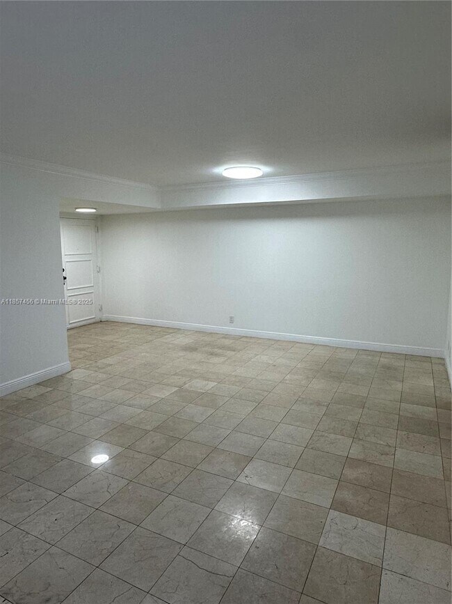 Foto del edificio - 10000 Bay Harbor Terrace