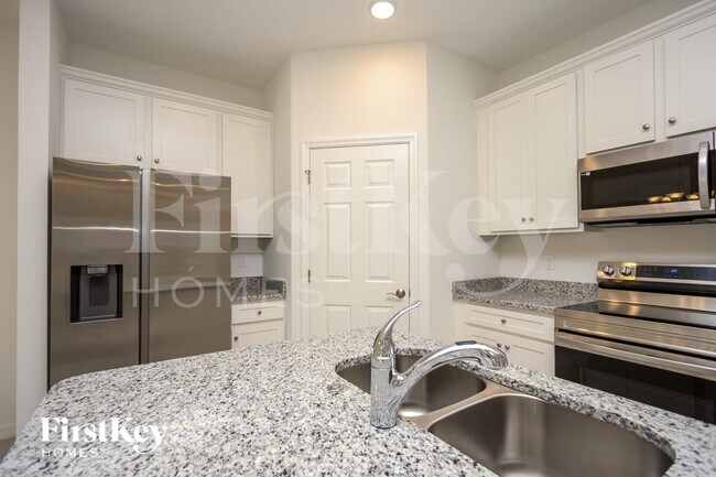 Building Photo - 336 Corbel Ln
