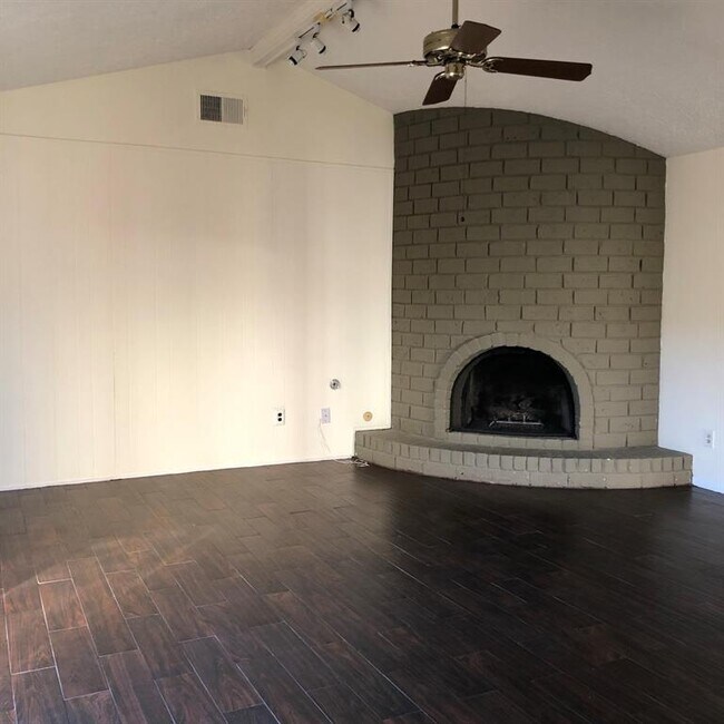 Building Photo - 11678 S Kirkwood Rd