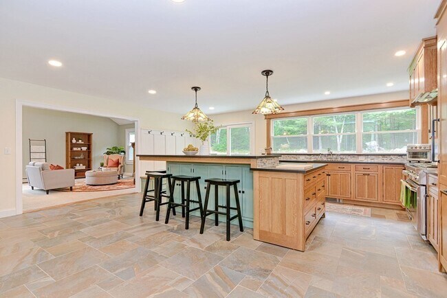 Building Photo - 17 Trailside Rd
