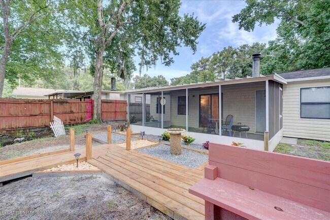 Foto del edificio - 6447 Bass Rd