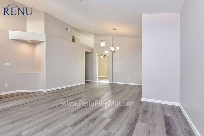Foto del edificio - Available Now!