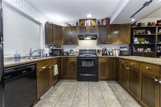 Building Photo - 45535-45535 Shawnigan Crescent
