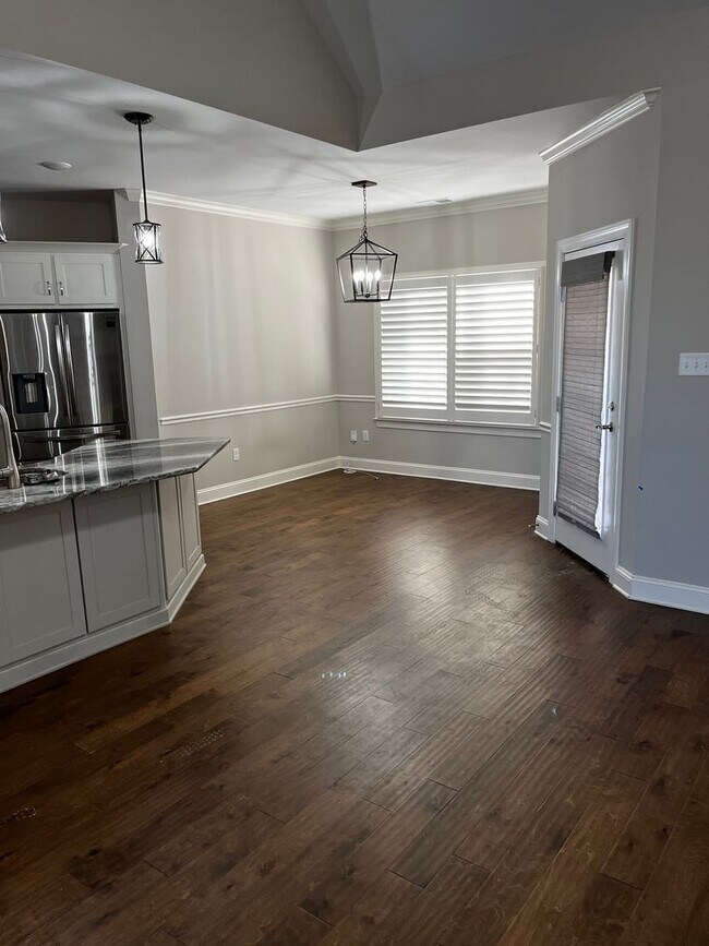 Building Photo - Custom Built home in a quiet subdivision