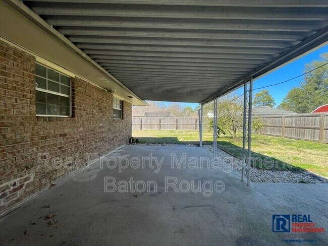 Building Photo - House: Village St. George