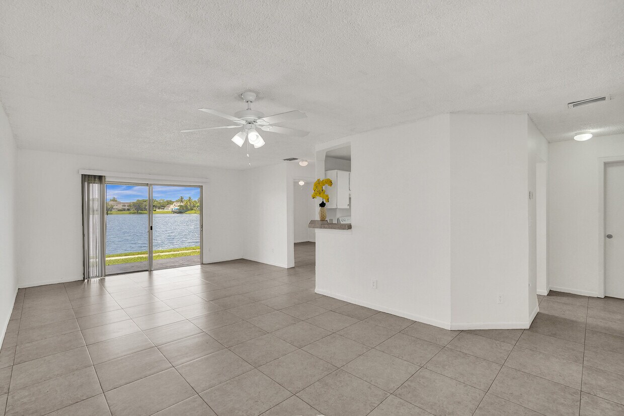 3425 NW 44th St Unit 104, Lauderdale Lakes, FL 33309 Condo for Rent