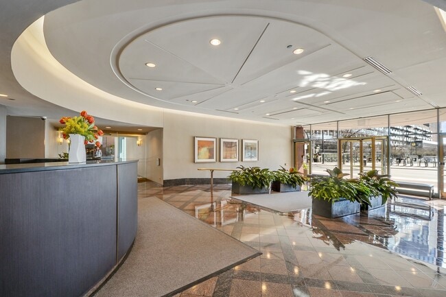 Building Photo - 440 N McClurg Ct