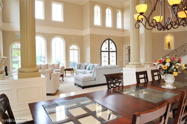 Building Photo - 5 br, 7 bath House - 9 Skycrest