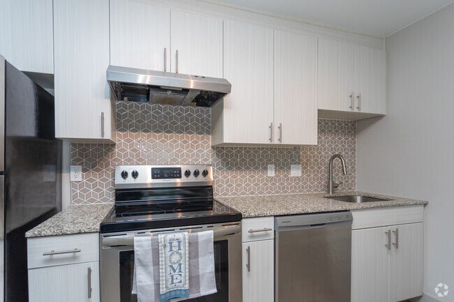 2BR, 1BA - 720 SF - North 49 Apartments