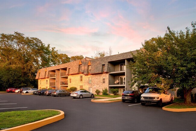 Foto del edificio - 2 br, 1 bath 4plex - 2111 GRAFTON DR Unit 95