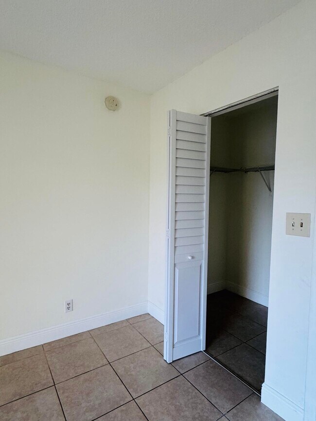 Foto del edificio - 480 NW 20th St