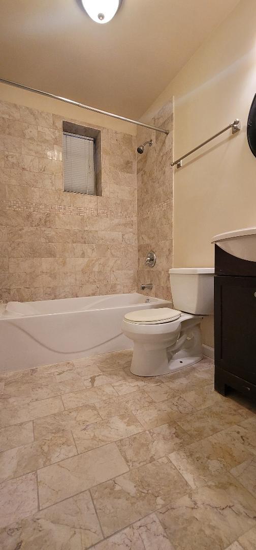 Bath E Marble - 4521 S Ellis Ave