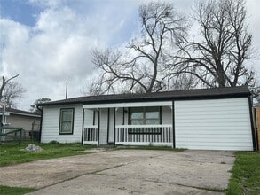 5924 Honeysuckle Dr