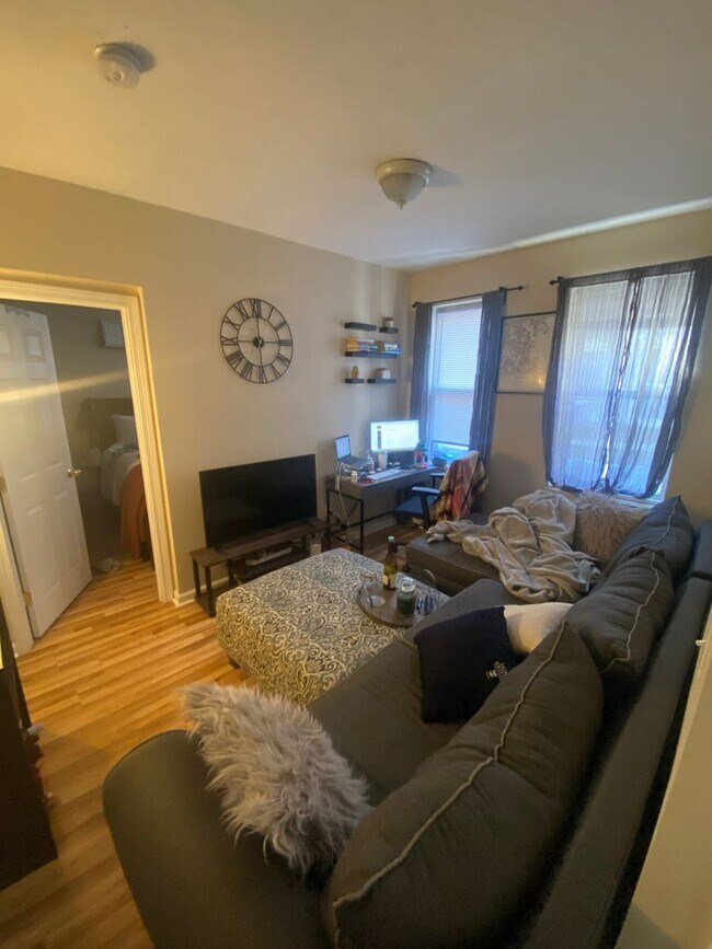 Building Photo - HOT NORTH END LISTING!!!!