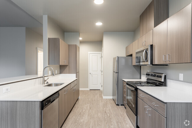 2BR, 2BA - 963 SF - WHITE OAK LUXURY APARTMENTS