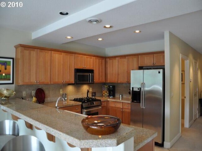 Building Photo - GORGEOUS CONDO IN SELLWOOD - WAVERLY LANDI...