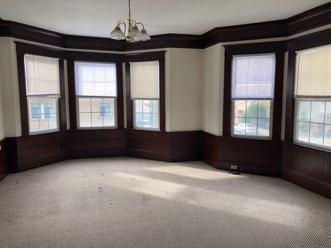 Building Photo - 304 17th Ave