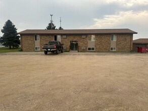 Building Photo - 44 Country Rd