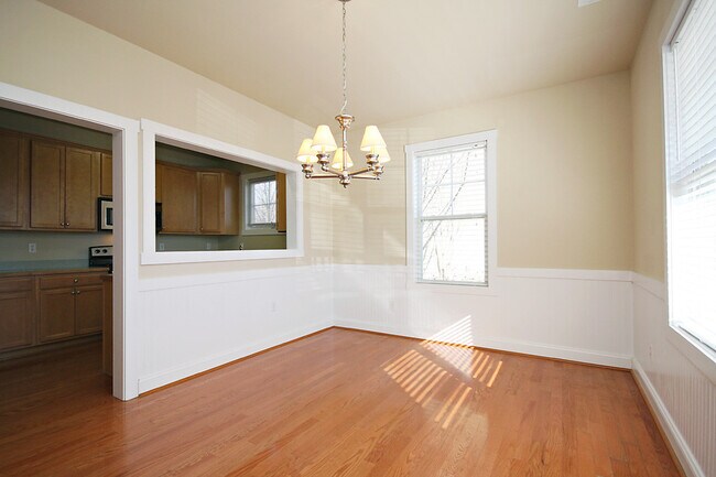 Foto del edificio - Pet Friendly, End-Unit Crozet Townhome