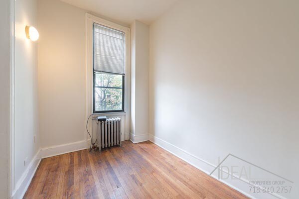 Primary Photo - 152 Cornelia St
