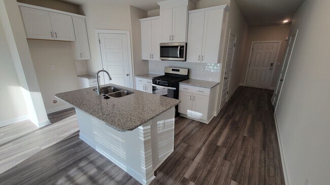 Foto del edificio - New Townhome in Fountain Inn Available!!