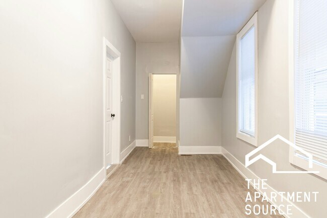 Foto del edificio - 2659 W Homer St