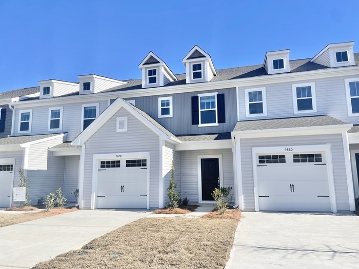 Foto principal - 3 Bedroom Townhome minutes from I-85 - AVA...