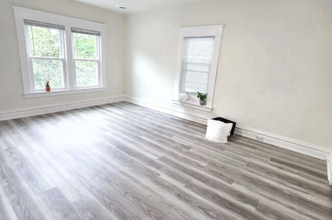 Foto del edificio - 313 E St Joseph St