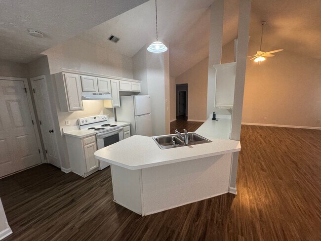 Foto del edificio - 4343 Grey Park Dr NE