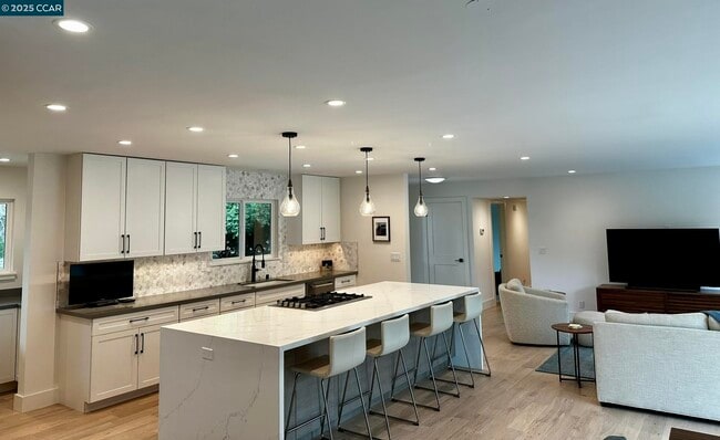 Foto del edificio - 226 Alderbrook Pl