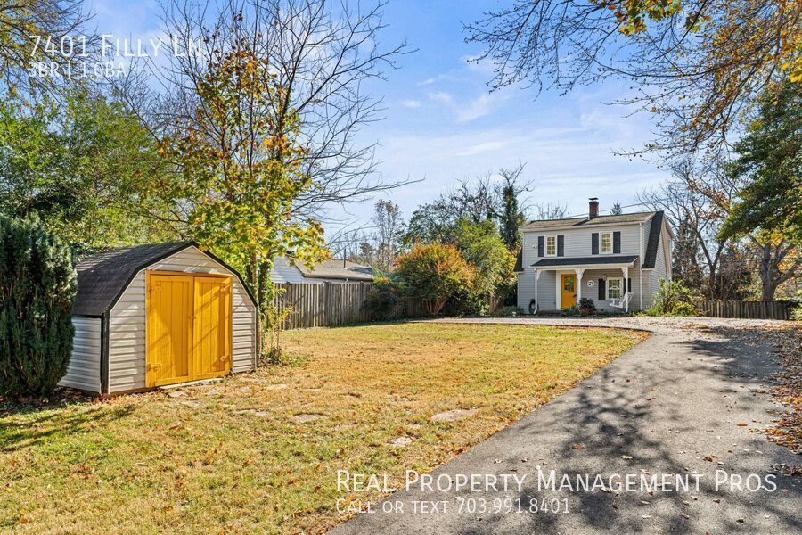 Primary Photo - Charming Sunlit Colonial in Prime Warrento...