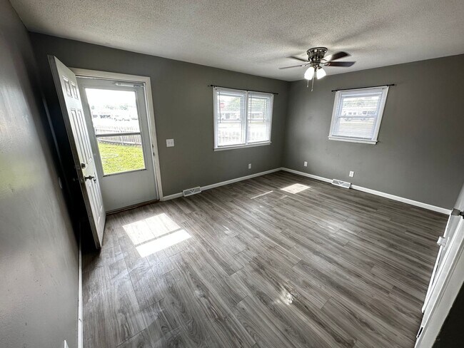 Building Photo - 302 Morningside