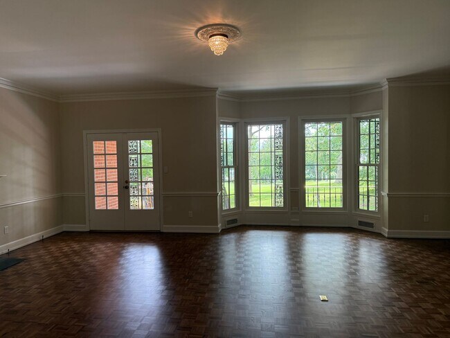 Foto del edificio - Fully Renovated 3 Bedroom on Biltmore Fore...