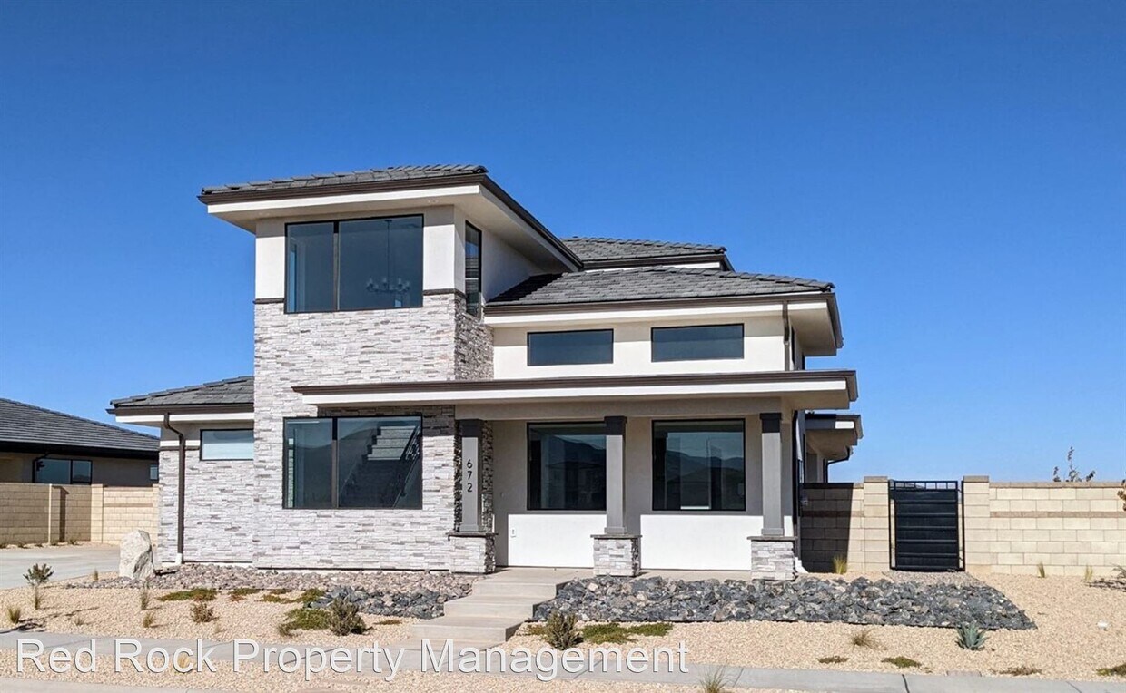 4 br, 2.5 bath House 672 W Owen Drive House Rental in St.