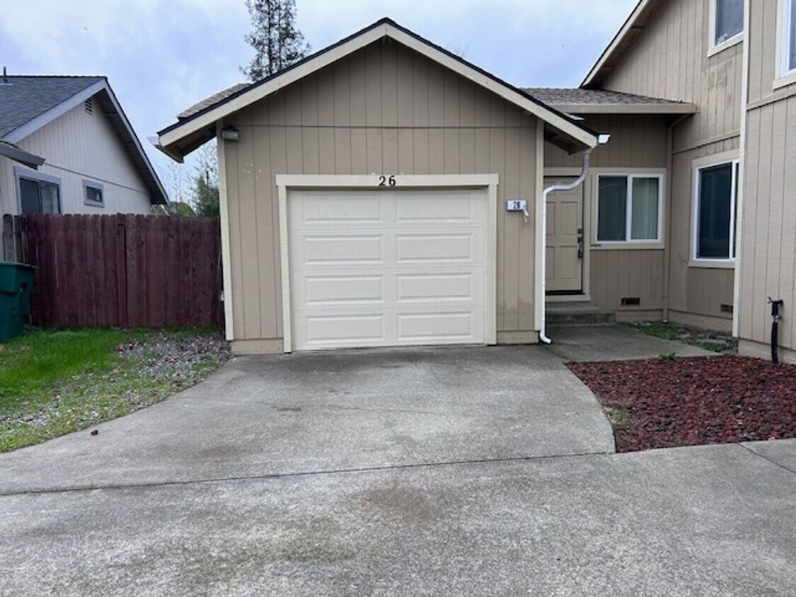 Foto principal - ~ 2 Bedroom in West Petaluma ~