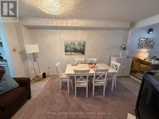 Photo du bâtiment - 2350-2350 Grand Ravine Dr