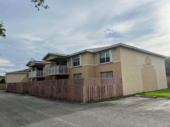 Building Photo - 4600 NW 79th Ave