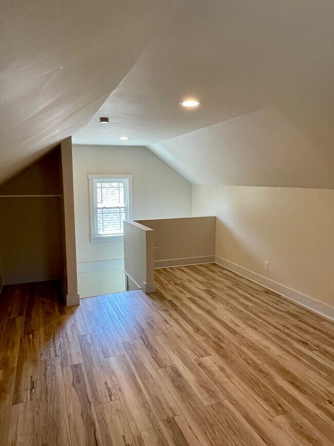 Foto del edificio - Beautiful & Spacious 3 Bedroom Rental Home...