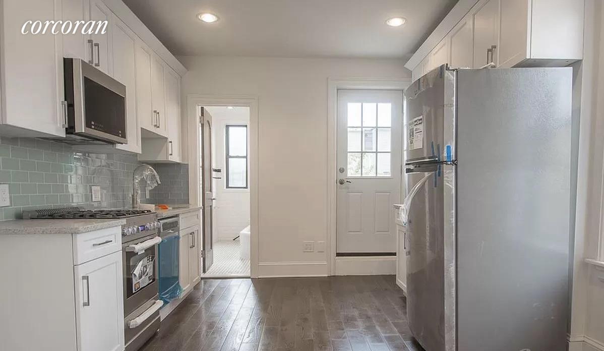 Foto principal - 348 S 4th St