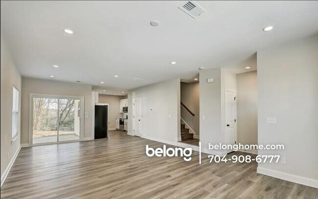 Building Photo - 39 Hawthorne St SW