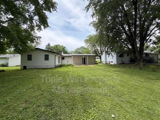 Foto del edificio - 2245 Lindsay Ln