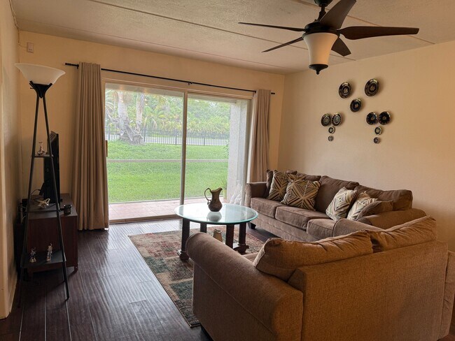 Foto del edificio - 4410 White Pine Ave