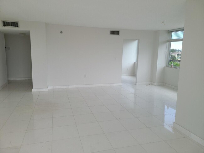 Building Photo - 3912 S Ocean Blvd