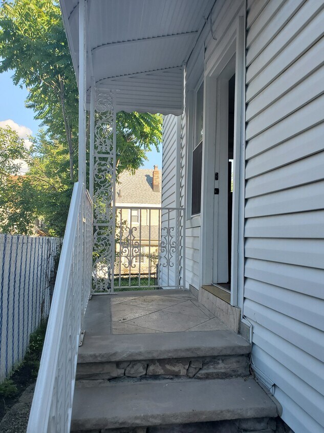 Primary Photo - 17 Hackett Pl